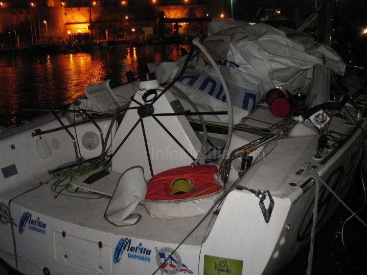 El remolcador del puerto de Melilla colisiona contra el pantalán del Club Marítimo ocasionando grandes daños materiales