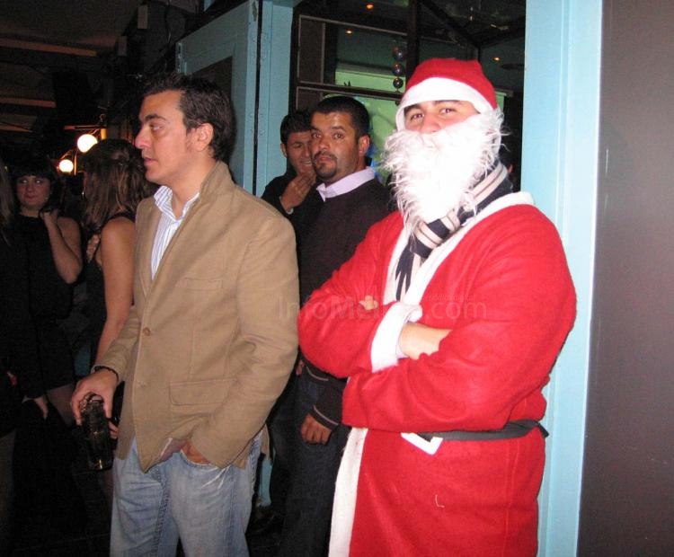 Los melillenses disfrutan de una Nochebuena con fiesta y celebración