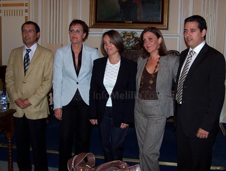PSOE pide al Gobierno que reste de sus sueldos las dietas para entregárselo a una ONG