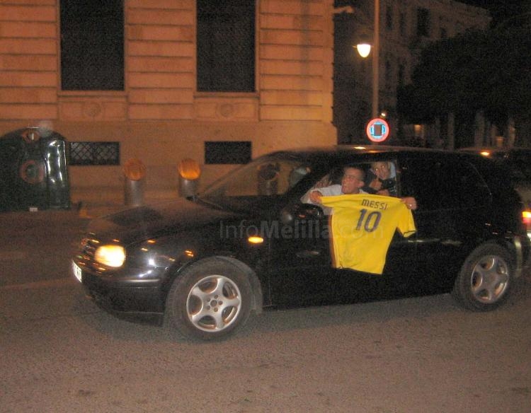 El Barça sentencia la Liga de las Estrellas y los culés de Melilla se echan a la calle