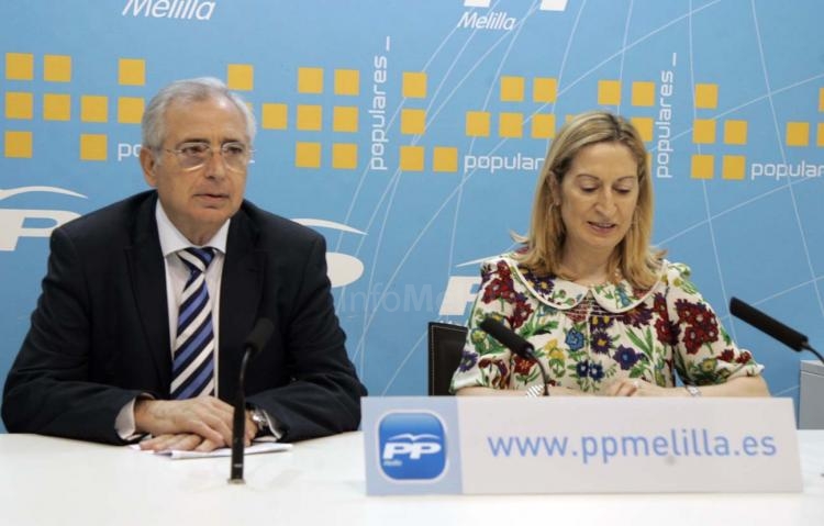 Ana Pastor ha comparecido ante los medios de comunicación acompañada por Juan José Imbroda