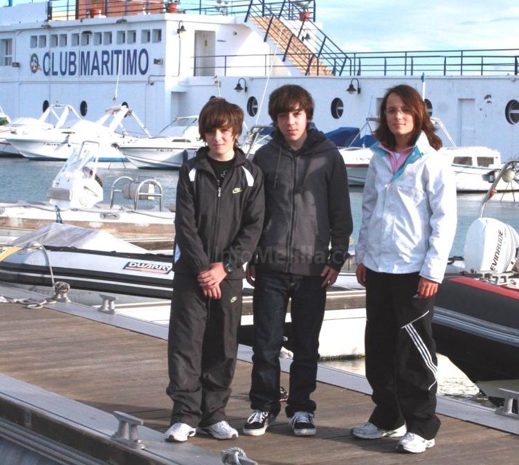 Nuestros tres jóvenes regatistas de la clase optimist