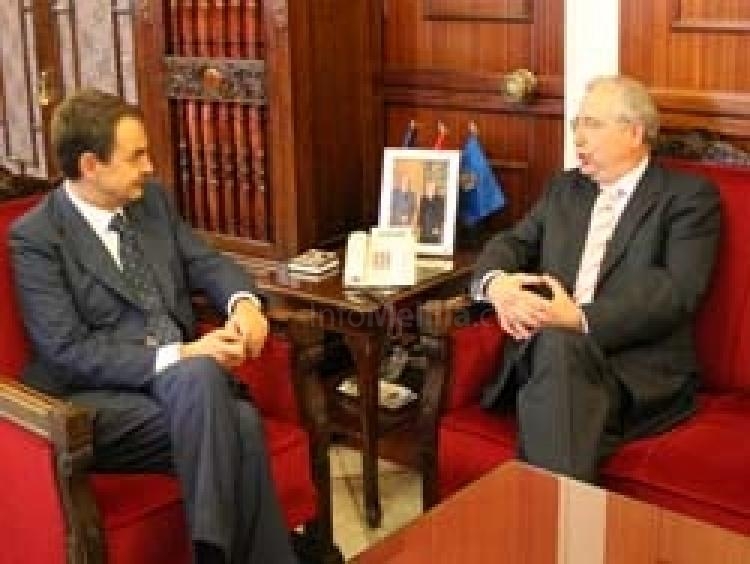 Juan José Imbroda y José Luis Rodríguez Zapatero durante la visita que el presidente del Gobierno re