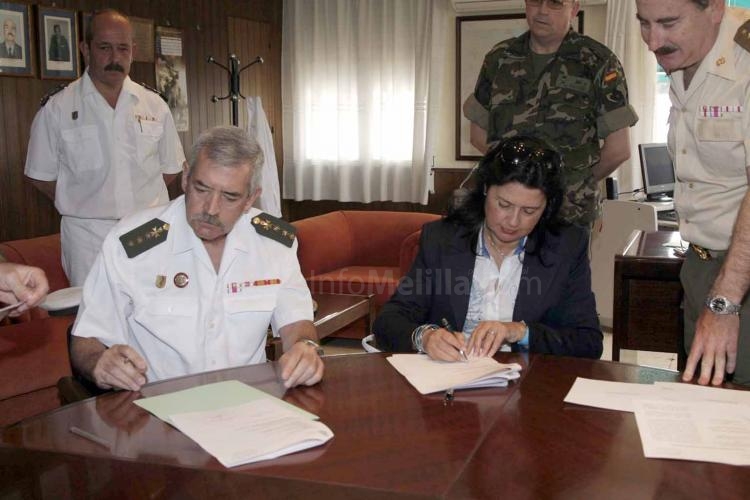 La Comandancia General entrega material del Hospital Militar con destino al futuro Museo de Farmacia de Melilla la Vieja