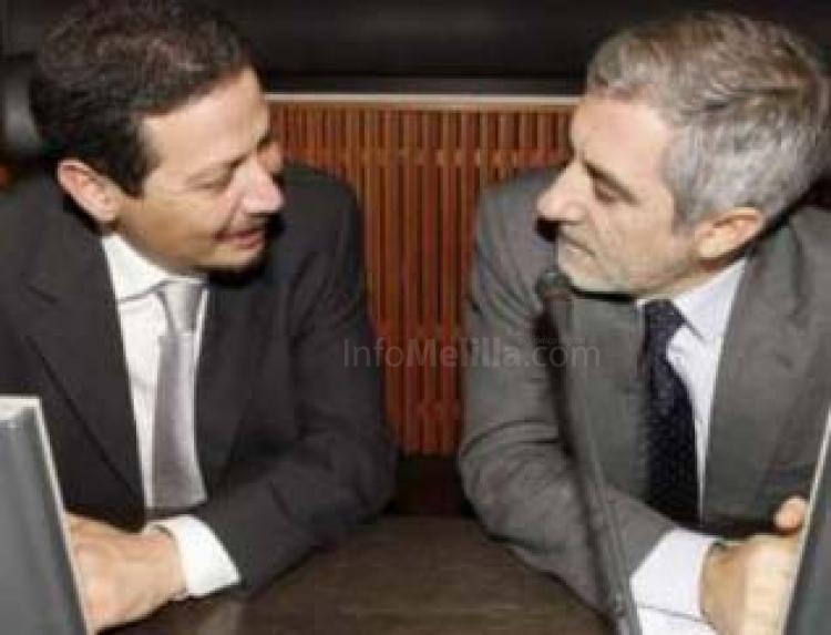Mustafa Aberchán y Gaspar Llamazares.