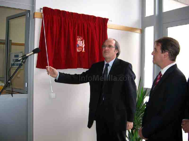 Gabilondo inaugura el Colegio 'Altos del Real' y destaca el trabajo de los docentes en un contexto social "rico" como Melilla