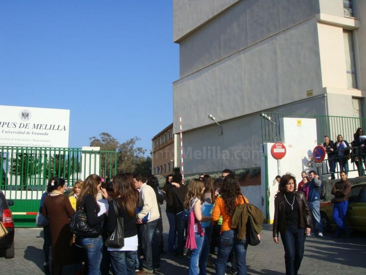 Un falso aviso de bomba provoca el desalojo del campus universitario durante horas