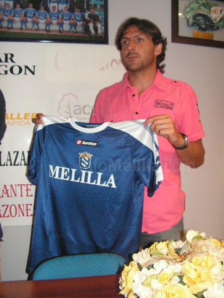 Manolo Pérez, con la nueva equipación unionista