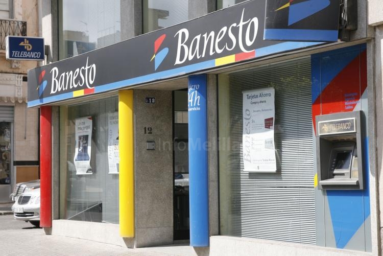 Detenidos tres individuos tras atracar a mano armada de la sucursal de 'Banesto' del barrio del Real