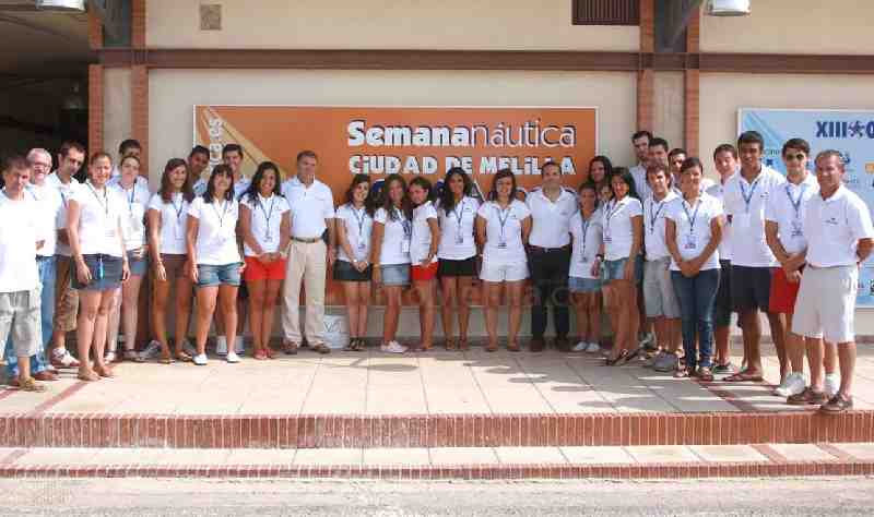 Voluntarios al tajo, el alma joven de la Semana Náutica Ciudad de Melilla