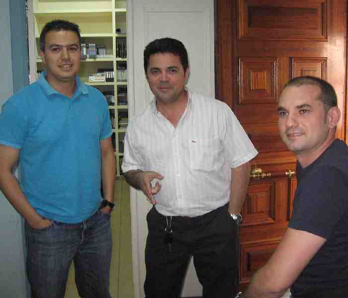 El equipo de Televisión Melilla: profesionales al servicio de la jornada electoral