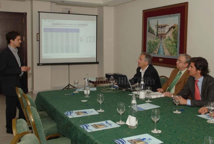 Autoridad Portuaria y empresas conocen los detalles de la ampliación del puerto