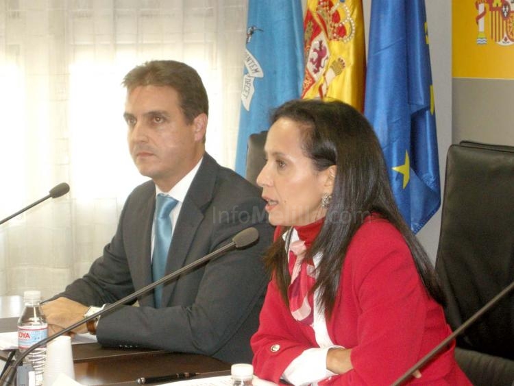 Beatriz Corredor con Gregorio Escobar durante su última visita a Melilla