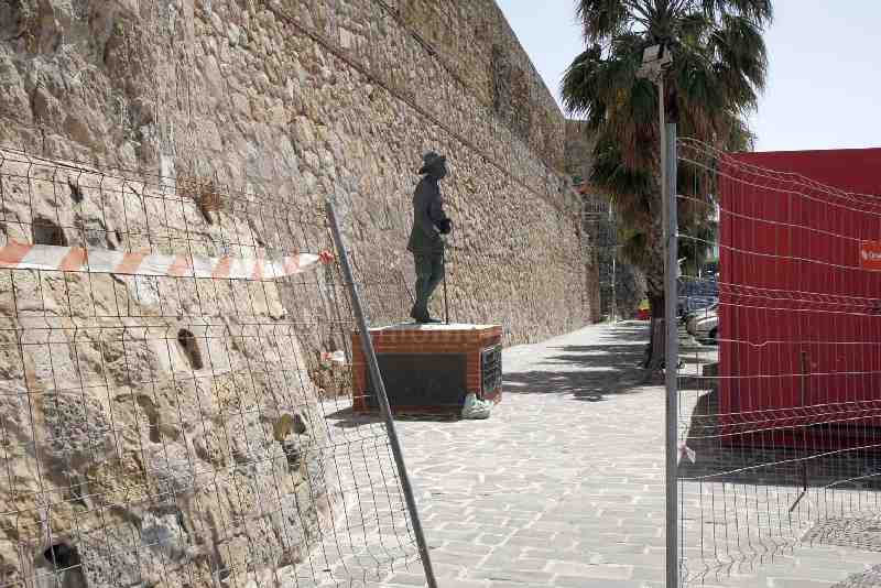 Defensa quitará los símbolos franquistas de los cuarteles de Melilla antes de final de año