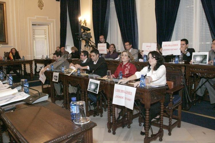 Melilla celebra un nuevo Pleno de Control polémico marcado por las protestas de la oposición