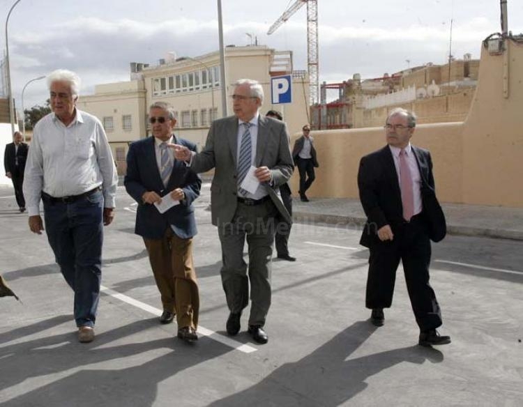 Abierta al tráfico la calle del colegio España tras las obras de urbanización llevadas a cabo