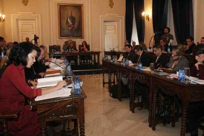 El Gobierno local acusa a la oposición de dedicar su tiempo a insultar y descalificar mientras pierde oportunidades de fiscalizar al Ejecutivo