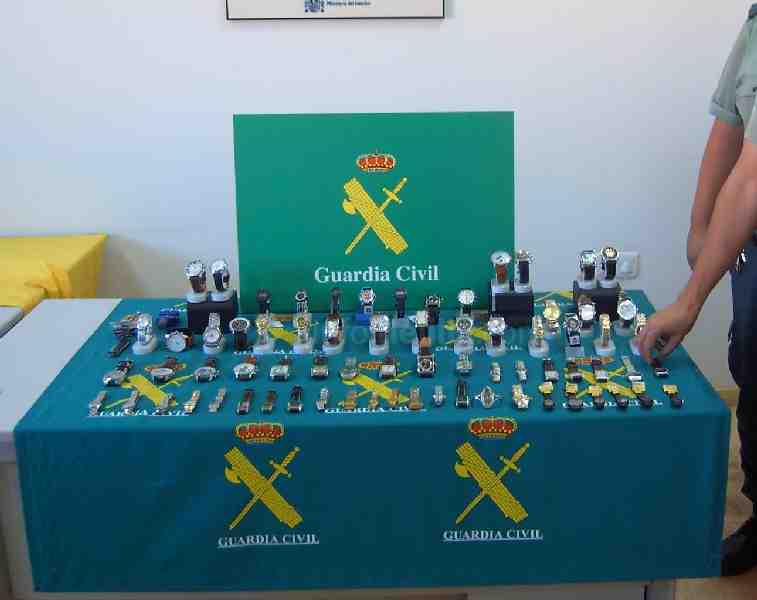 Detenido en Melilla un marroquí con más de 70 relojes de alta gama falsificados