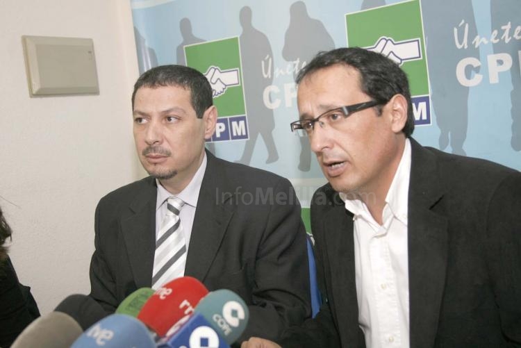 Mustafa Aberchán y Dionisio Muñoz durante su comparecencia pública