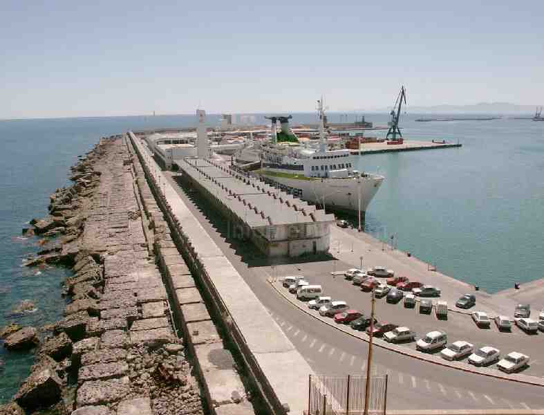 El tráfico portuario de Melilla creció en agosto un 19,4 por ciento respecto al mismo período de 2008