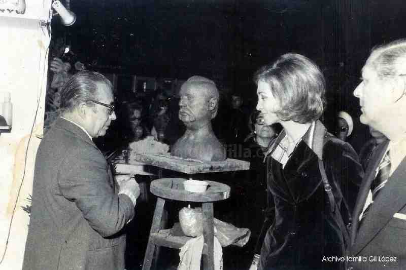 Juan López López junto a una joven Doña Sofía