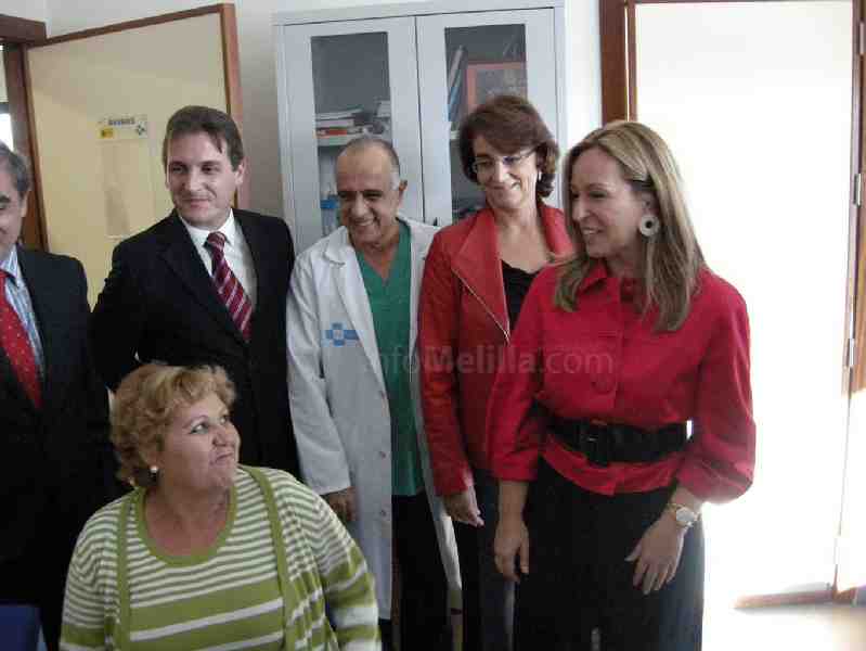 La ministra Trinidad Jiménez durante su visita al centro de vacunación contra la Gripe A en el centr