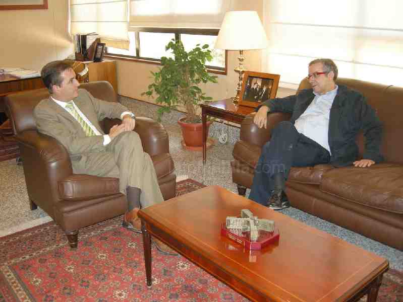 Gregorio Escobar en una reunión con José Antonio Zamora