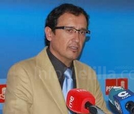 Muñoz cree que Imbroda “lleva tiempo barajando cómo hacer para desdecirse y cambiar la fecha del Día de Melilla”.