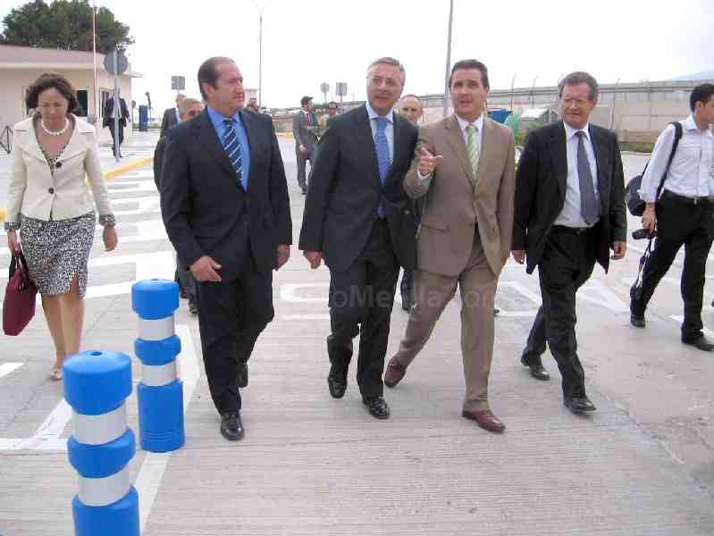 Imbroda alaba la "buena voluntad" de Blanco de mejorar los precios de los vuelos