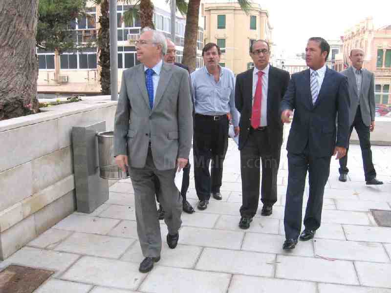 El centro de Melilla ofrece una nueva cara tras la inauguración de la nueva Plaza Aviación Española