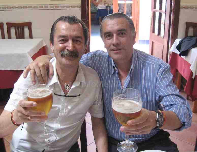 Dos galenos, dos amigos, los doctores Corbacho y Segura.