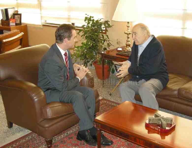 José María Antón conversando con Gregorio Escobar