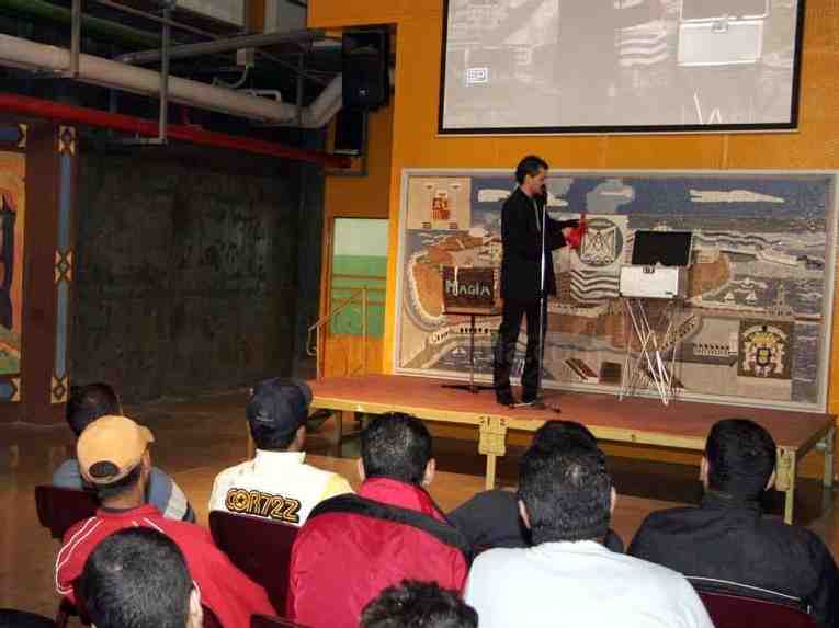 Actuación estelar del mago Alfred Cobami en el Centro Penitenciario Provincial