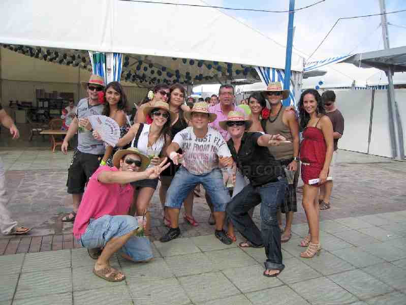 Tras el primer fin de semana, la diversión continúa hoy lunes en el Real de la Feria de Melilla