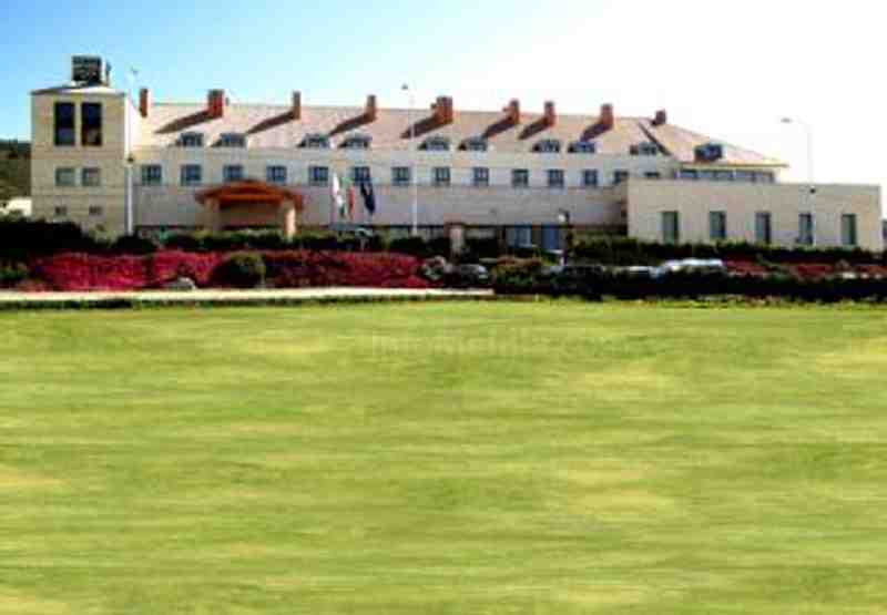 Una vista exterior del "Antequera Golf"