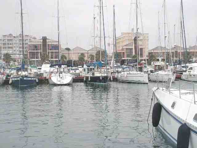 La Autoridad Portuaria instalará en el Puerto Deportivo un pantalán flotante con 35 atraques para posibilitar la celebración de la Semana Náutica
