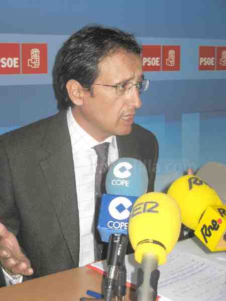 El PSOE acusa al Gobierno local de boicotear el Plan E al convertirse en la última ciudad en creación de empleo