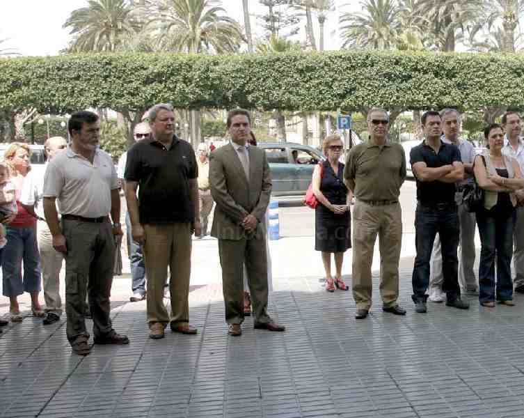Melilla protagoniza una nueva concentración contra ETA y vuelve a reafirmar su voluntad democrática frente a los violentos
