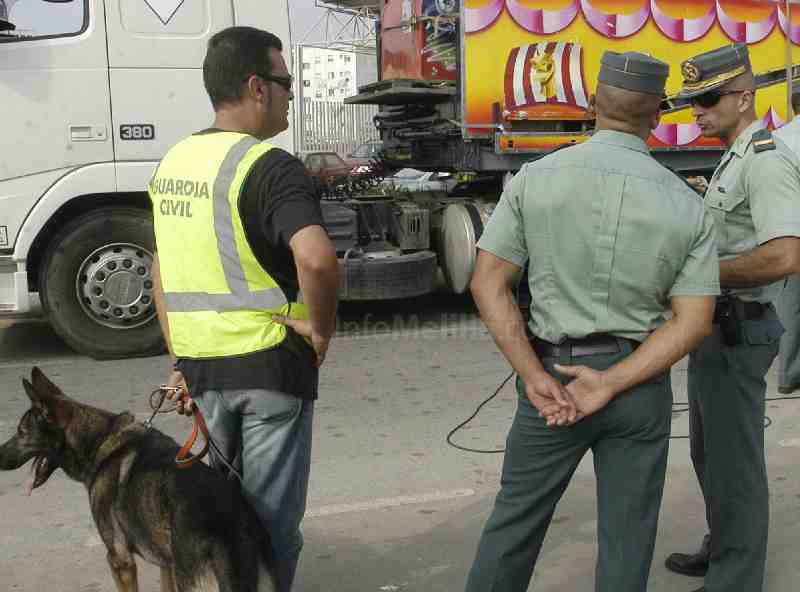 Las colonias urbanas de Cáritas visitan la Comandancia de la Guardia Civil
