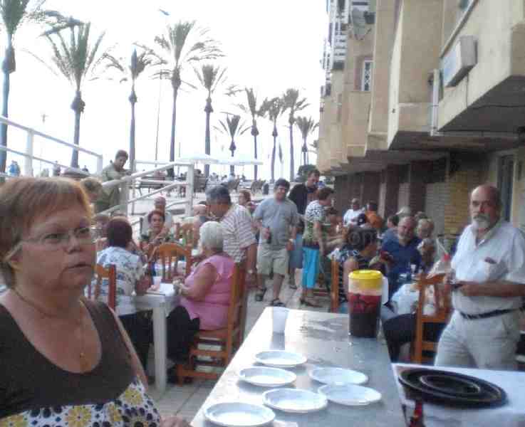 San Juan resplandece gracias a los melillenses de la Casa de Melilla en Almería