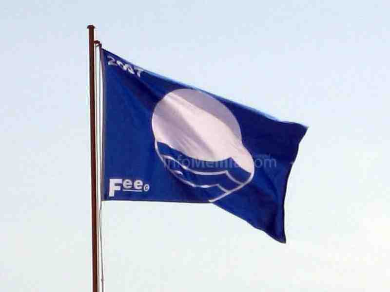 La Bandera Azul ondea ya en el Puerto Deportivo de Melilla por octavo año consecutivo