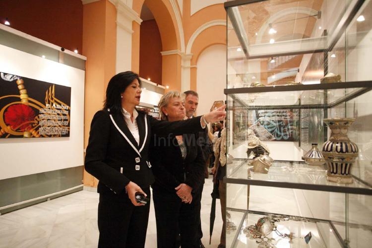 El Patio Mayor del Ayuntamiento de Sevilla acoge ya la exposición "La joyas del Rif"