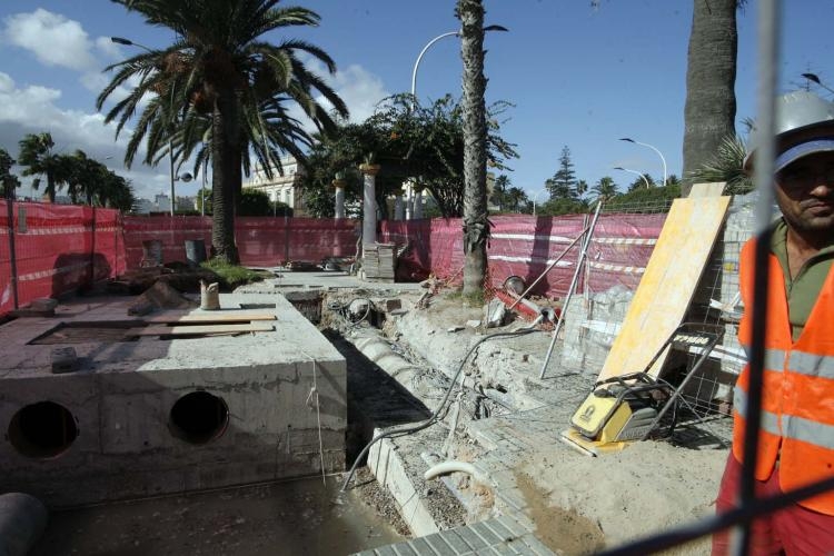 Escobar asegura que la construcción de la estación de bombeo de la Plaza de España es el ejemplo claro de lo que pretende el FEIL