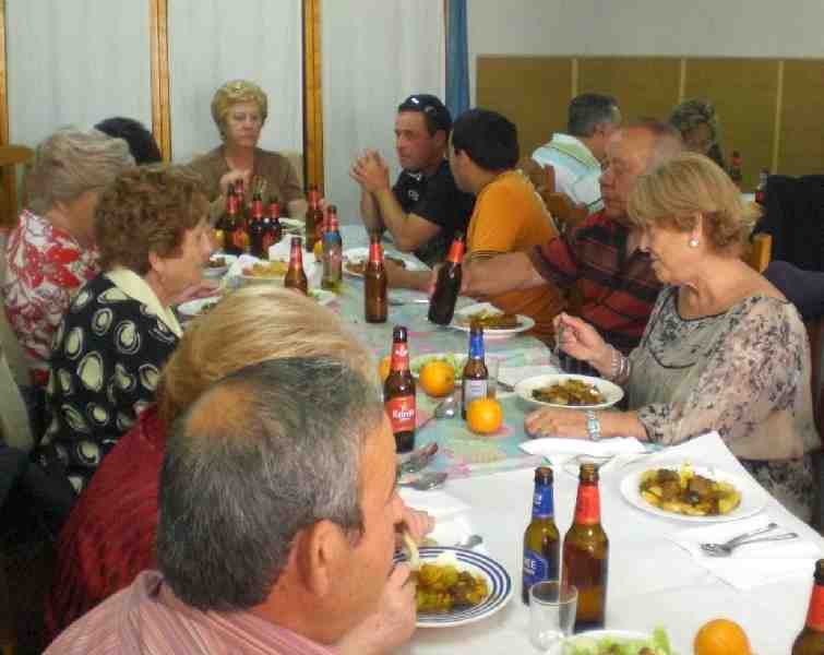 Los melillenses de Almería celebran la primavera a base de ternera a la moruna