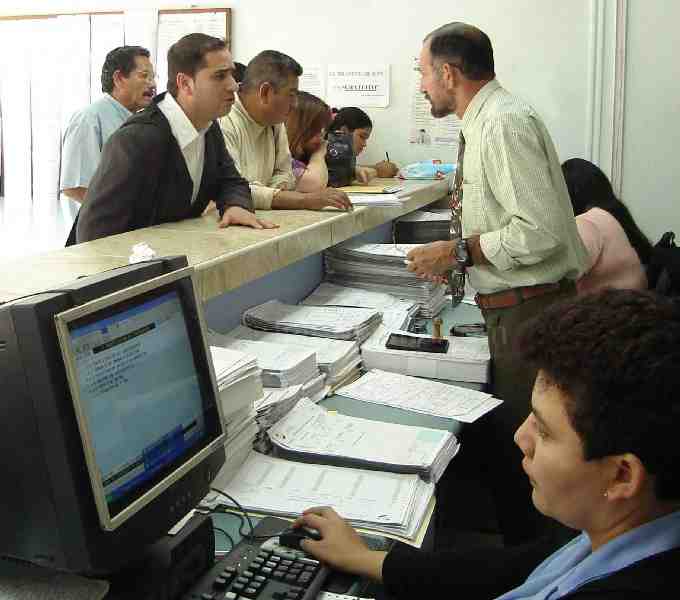 Los ciudadanos doblan sus quejas y sugerencias desde que la Administración local abrió el servicio