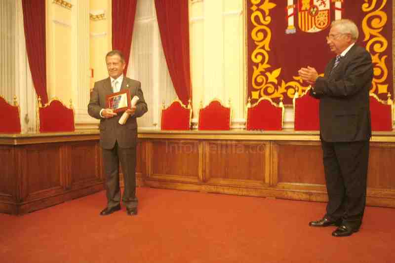 Melilla reconoce la labor profesional de Vicente Pérez Bañasco, Melillense del Año