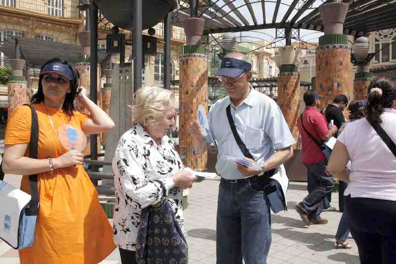 La Caravana Popular inicia su recorrido por los barrios de la ciudad llevando su programa electoral