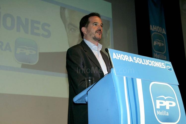 Iturgáiz pide en Melilla el voto de los ciudadanos para el PP con objeto de hacer frente a la “mala gestión” de la economía que hace el PSOE