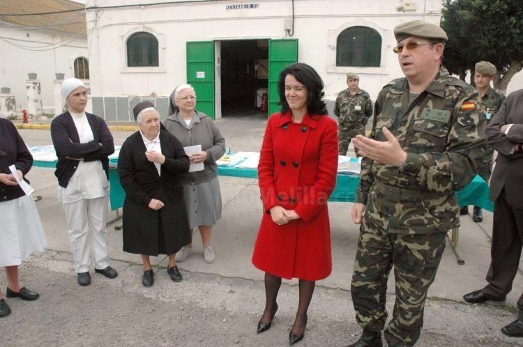 La Comandancia General de Melilla entrega a ONGs de la ciudad material de primera necesidad procedente del Hospital Militar