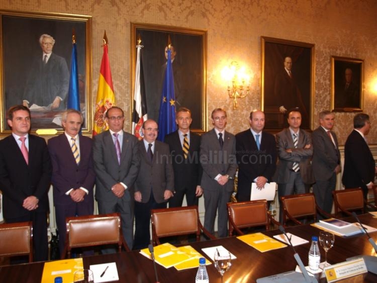 Foto de familia de los participantes en el encuentro